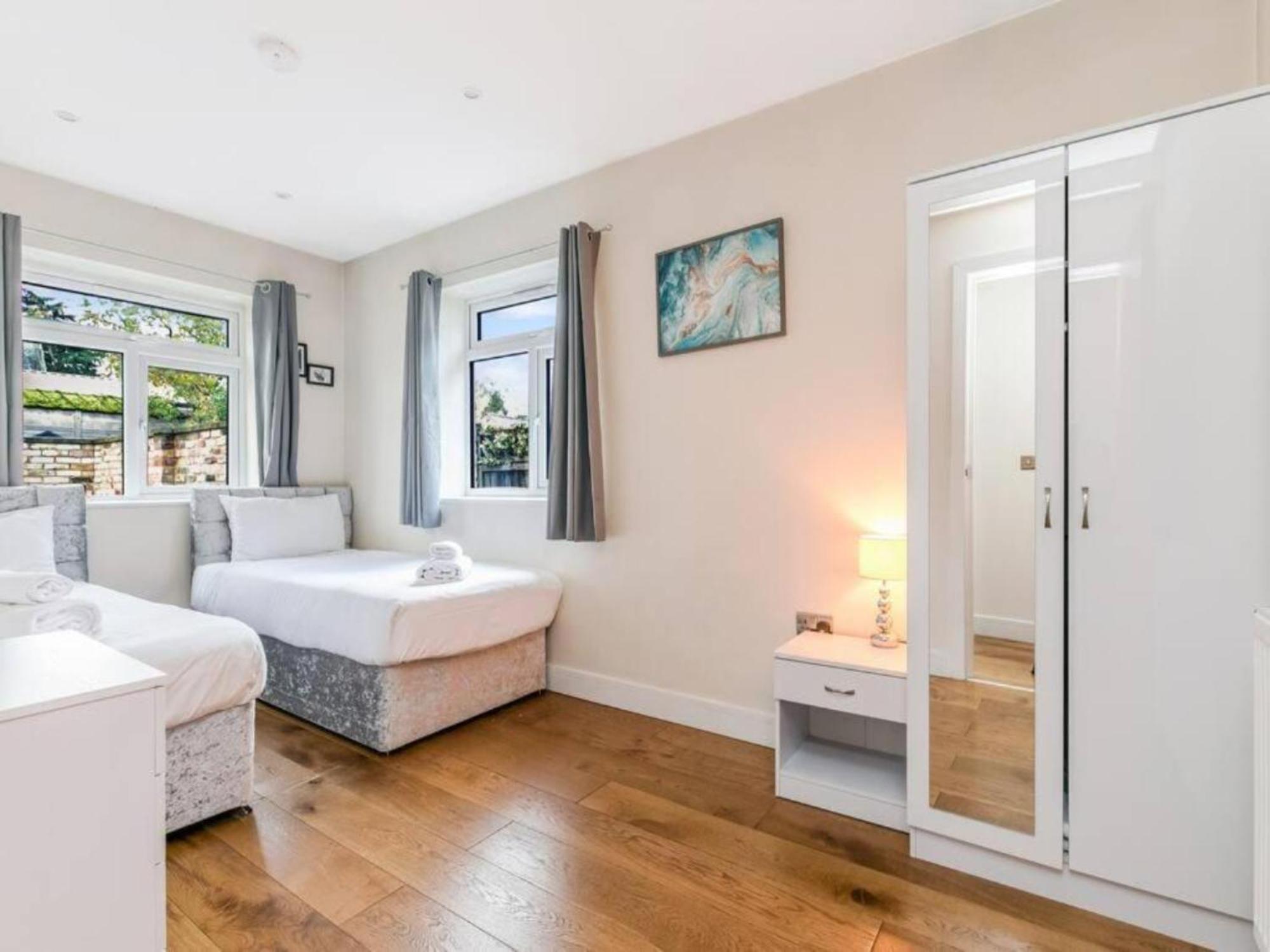 Pass The Keys Ealing Queen Of The Suburbs 2Bd Apartment Londyn Zewnętrze zdjęcie